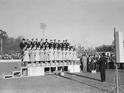 Coro UTE en ceremonia de inauguración de la Unidad Universitaria, 1961.