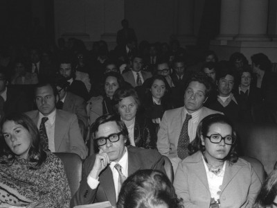 Asistentes a la muestra de cine animación «24 cuadros por segundo», organizada por el Departamento de Cine y TV UTE en 1974.