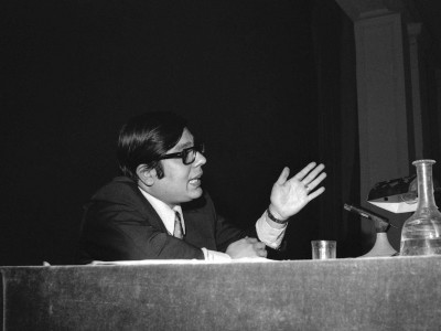 Carlos González, representante de Televisión Nacional, en la muestra de cine animación «24 cuadros por segundo», organizada por el Departamento de Cine y TV UTE en 1974.