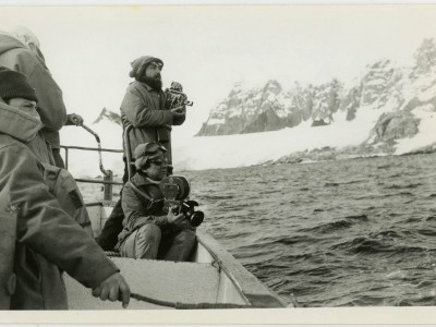 Rubén Soto y José Román durante filmación de documental en la Antártica.