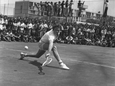 Exhibición del tenista Jaime Fillol en Estadio UTE. 1973.