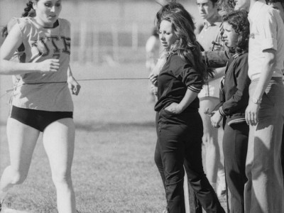 Competencia de atletismo en las celebraciones del día nacional del deporte, 1974.
