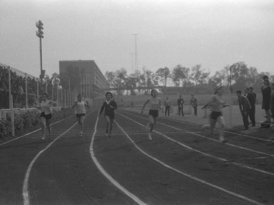 Competencia de atletismo. 1°Olimpiada Universitaria UTE. 1965.