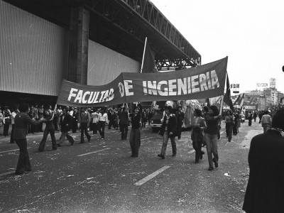 Desfile de la delegación de la Universidad Técnica del Estado. 11 de septiembre de 1976.