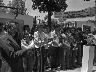 Inauguración de Exposición «Arte y Comunidad». Organizada por la UTE y la Secretaría de Relaciones Culturales de Gobierno. Fecha estimada 1978.