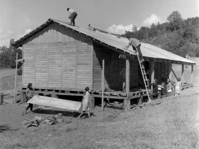 Escuela construida por estudiantes de la UTE durante los Trabajos Voluntarios de 1966